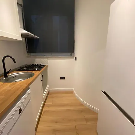 Newly Furnished In Center Apartment *