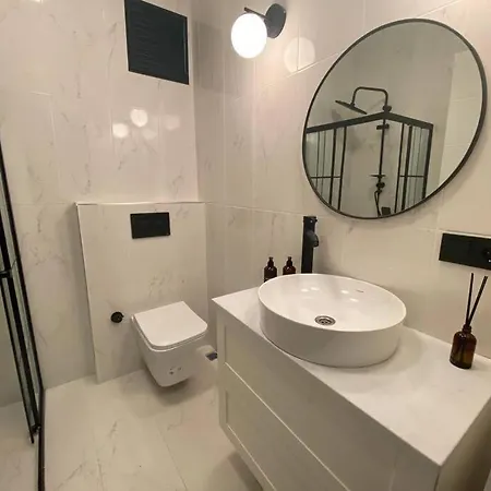 Newly Furnished In Center Apartamento
